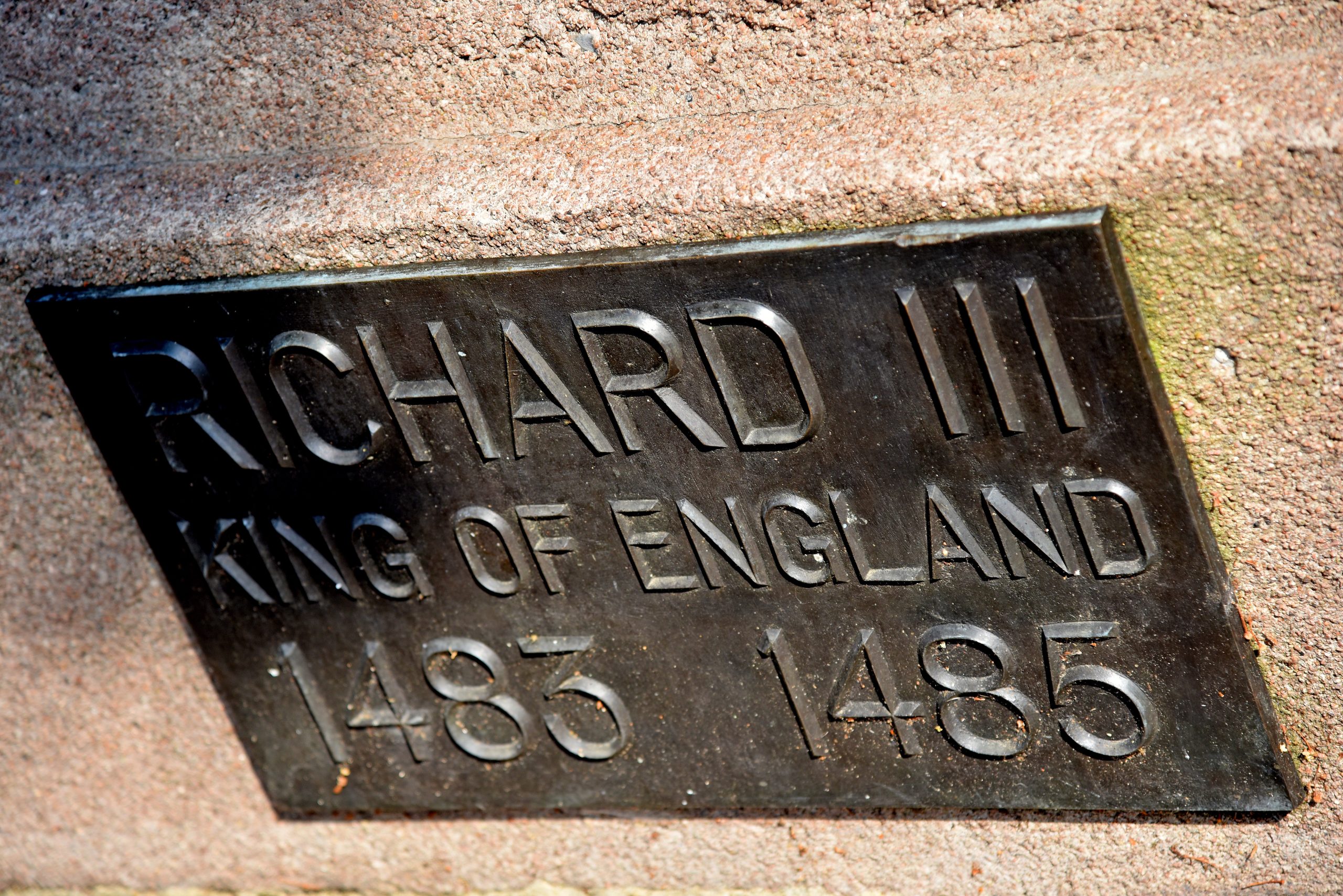 plaque with richard III dates on