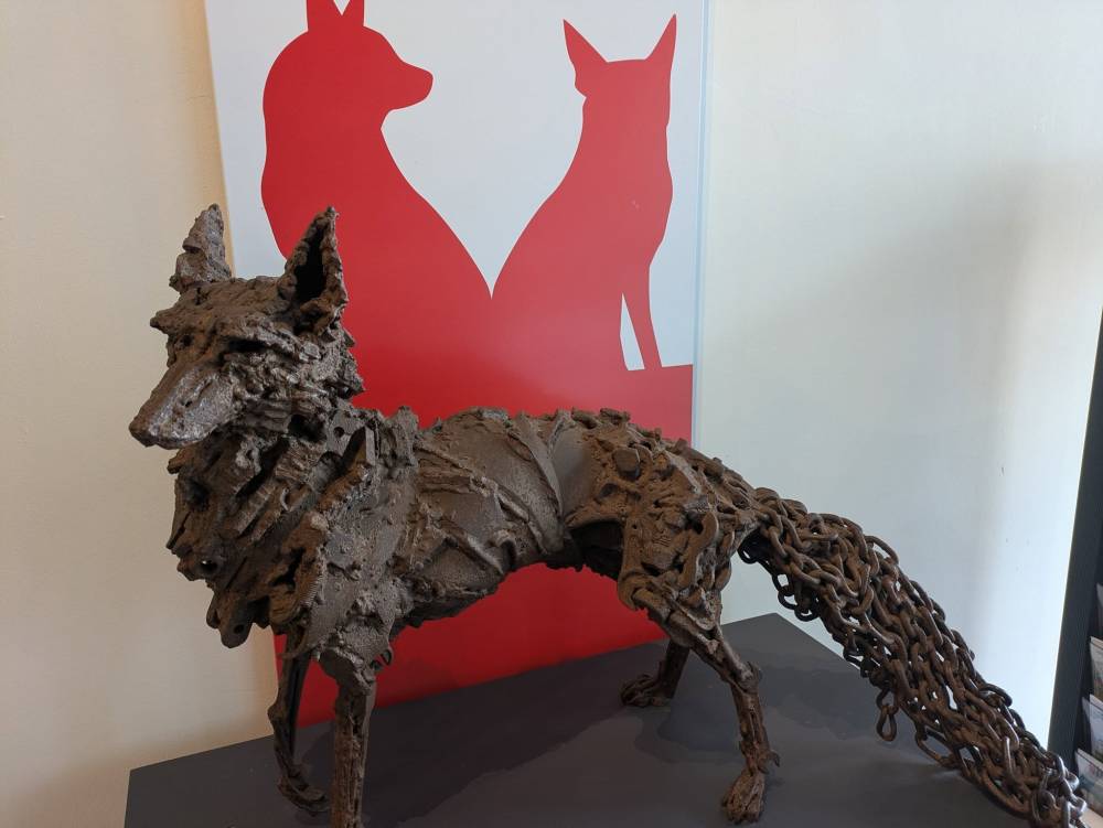 A sculpture of a fox
